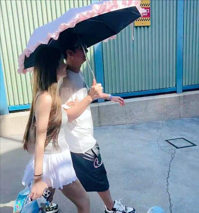 王思聪上海豪宅再次降价出售,还是难找买主!偌大豪宅只能装灰尘(组图) - 12