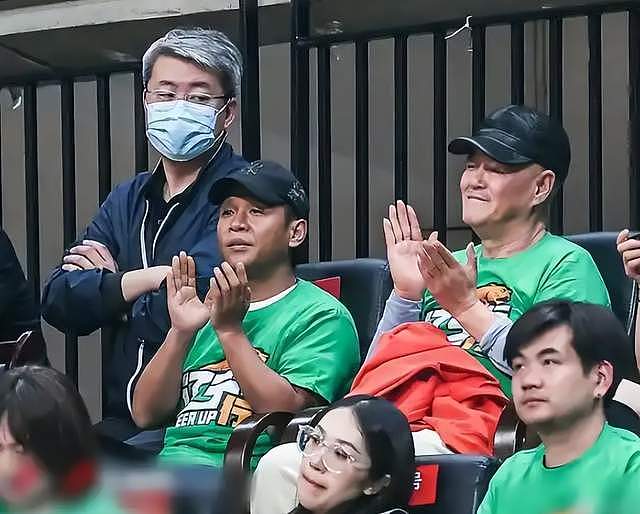 赵本山英名难保？儿子办东北明星赛，师兄弟跪捧，全是人情世故（组图） - 21