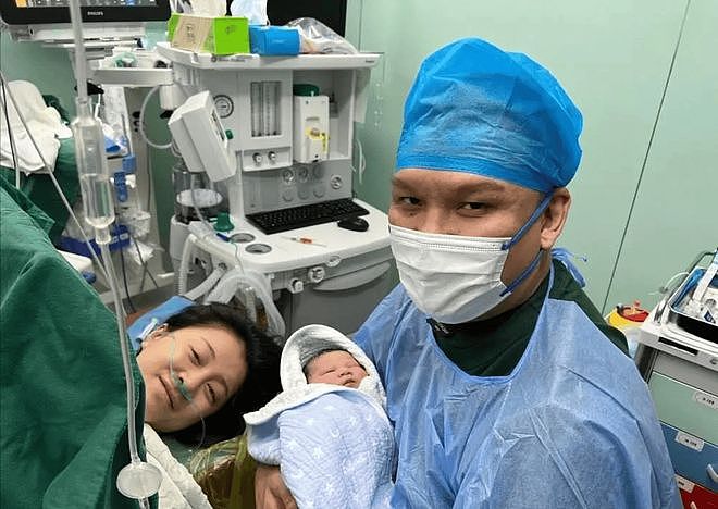 李嘉格离婚、乃万接手？扒一扒著名导演车澈的争议情史（组图） - 29