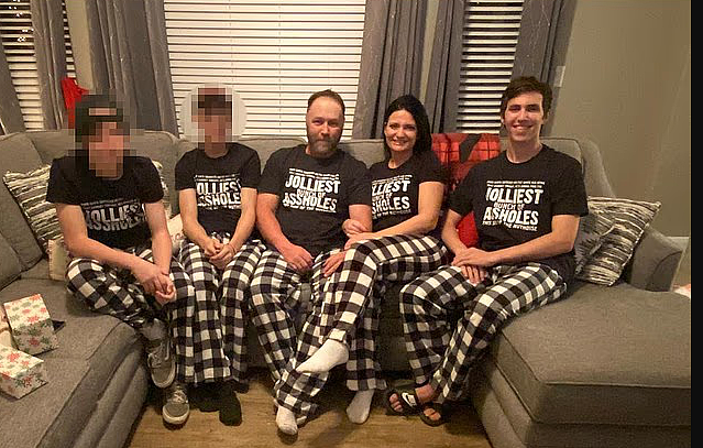 老父亲亲手将他送到警察局!子弹刻字、聊天室炫耀,22岁刺杀嫌犯极端化轨迹曝光(组图) - 7