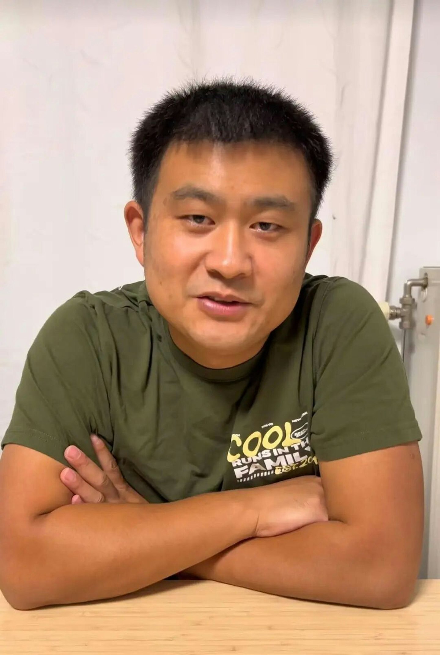 重庆女生与博士老公比利时摆摊卖面，日入1000欧元（组图） - 5