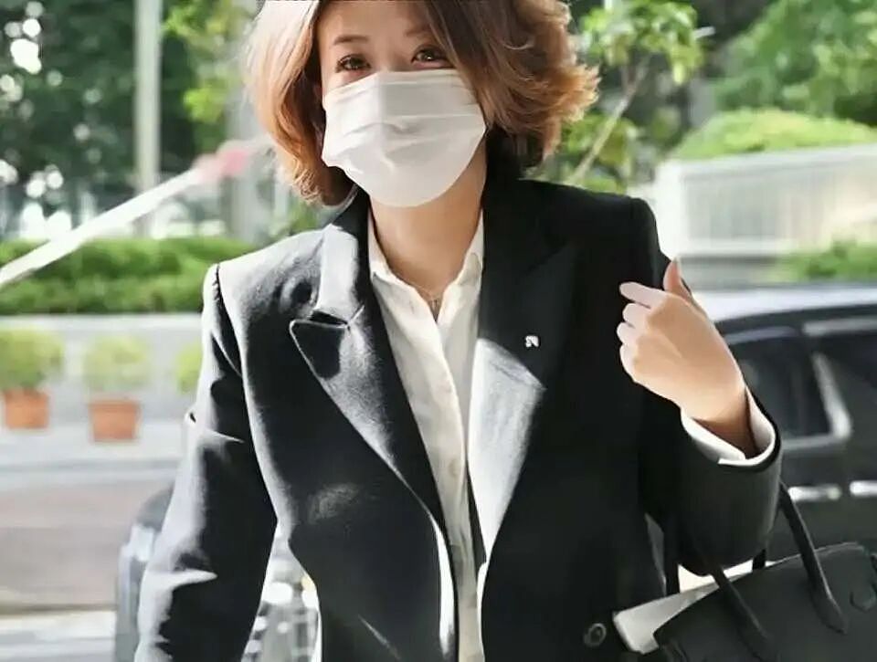 香港知名女星正在协议离婚，遭老公赶出豪宅，靠借款维持生活（组图） - 1