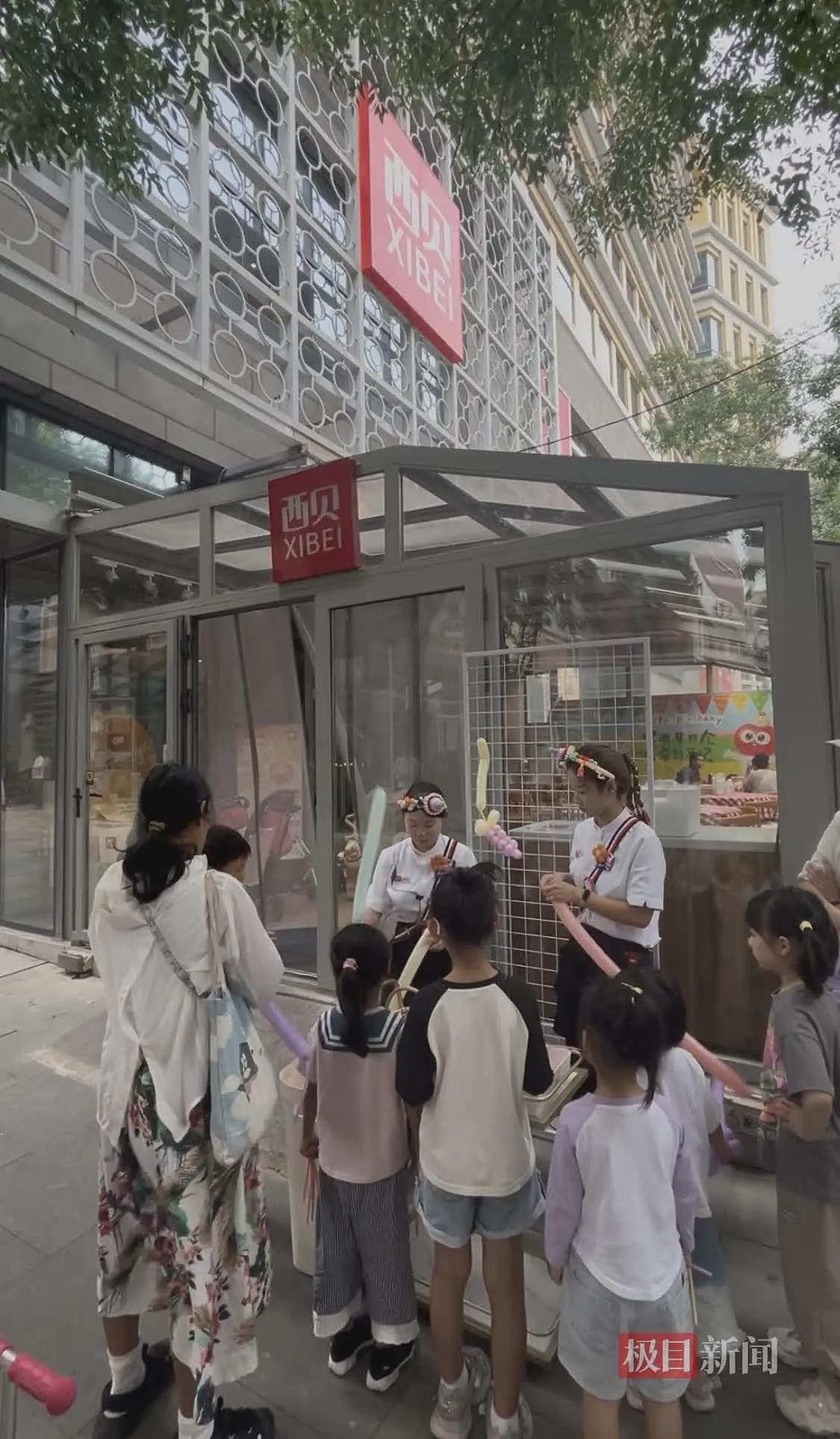 实探罗永浩就餐的西贝门店：40余桌基本坐满，有顾客大喊“特意来支持贾总”（组图） - 1