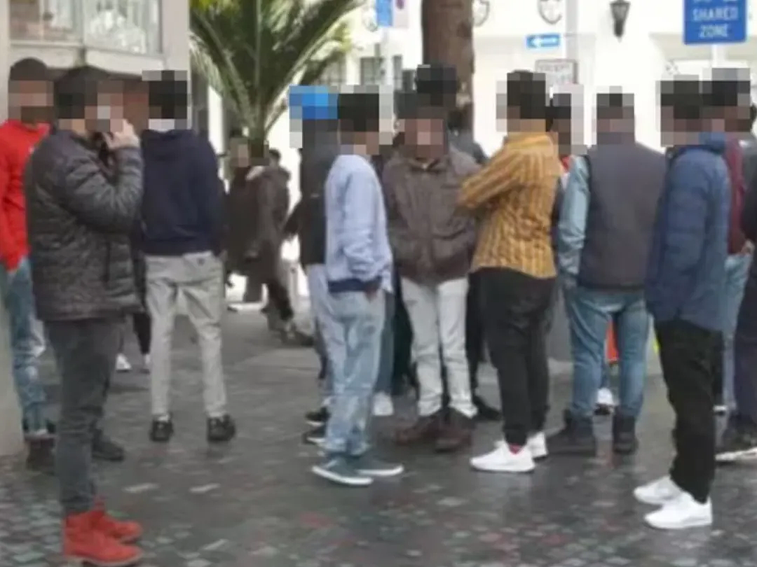 出大事!澳洲大规模驱逐10万黑民,华人成为重灾区!小红书上自曝:躲了12年还是没逃过...(组图) - 21