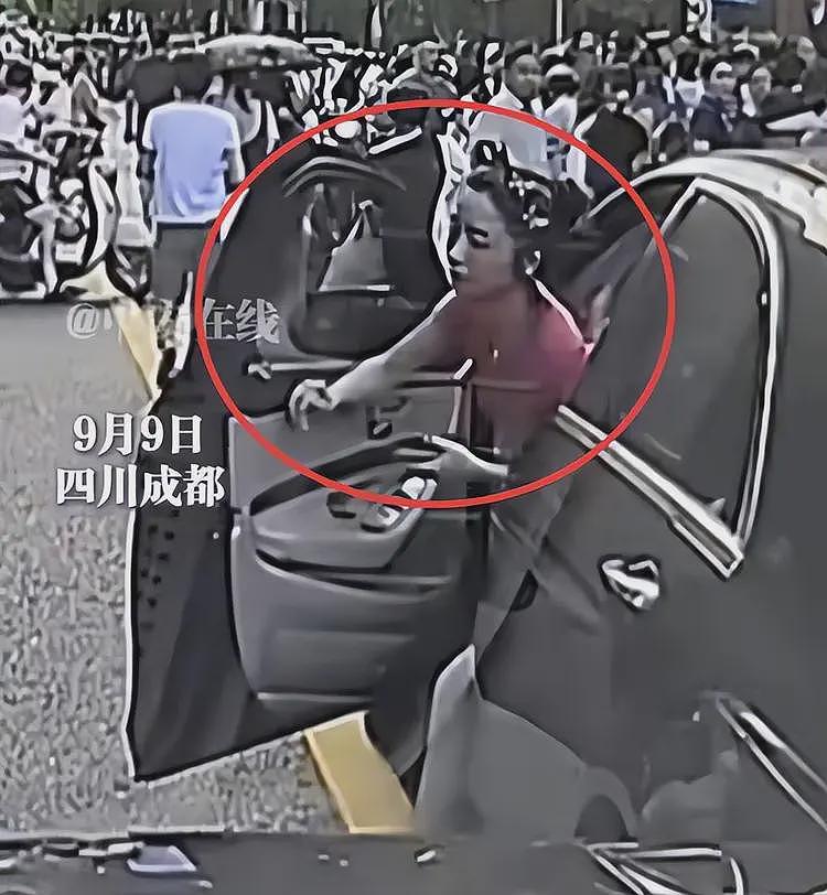 奔驰接娃姐火了！堵死道路骂大爷，正脸车牌被扒，老师也牵连其中（视频/组图） - 15