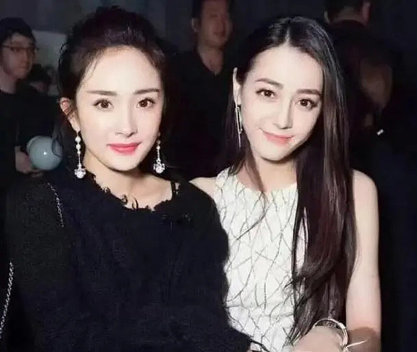 热巴零点祝杨幂万事遂意，刻意避开于朦胧风波，这情商没谁了（组图） - 5