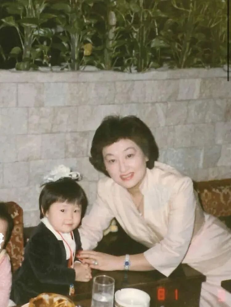日本传奇占卜“女魔头”20岁成银座妈妈桑，嫁给85岁痴呆老头，压榨国宝级歌手4亿！（组图） - 20