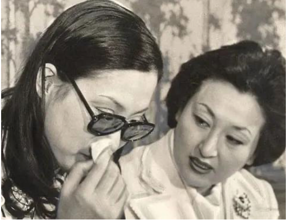 日本传奇占卜“女魔头”20岁成银座妈妈桑，嫁给85岁痴呆老头，压榨国宝级歌手4亿！（组图） - 11