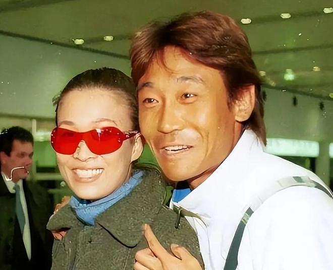 那英老公被曝出轨！与年轻女子牵手回别墅，那英多次维护成笑话（组图） - 15