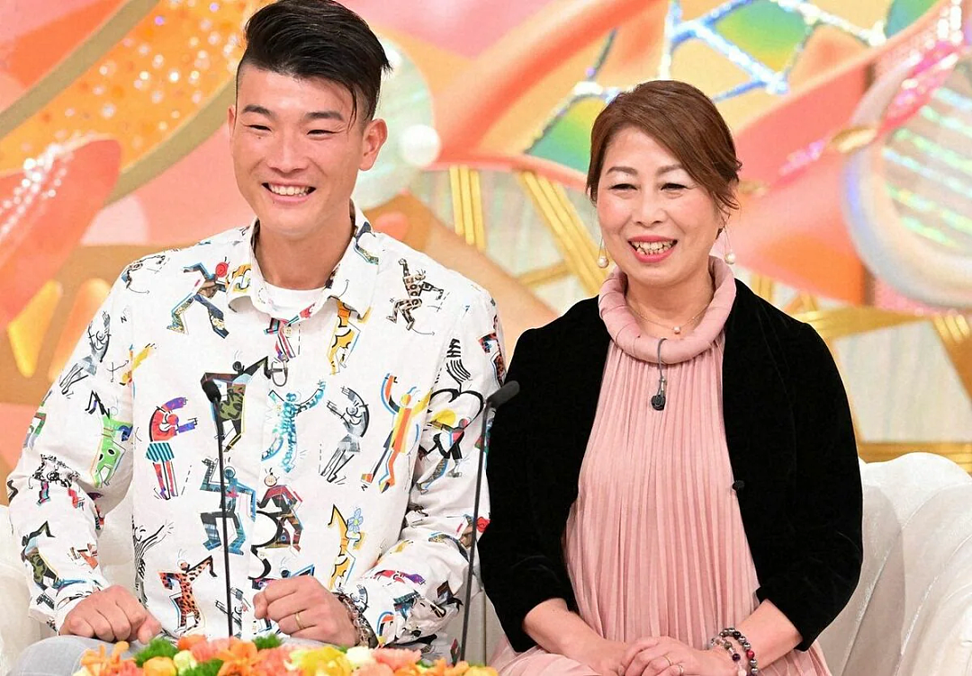 小伙爱上大21岁的同学亲妈，砸千万买房猛追成功！秒变继父和4外孙的外公…（组图） - 17