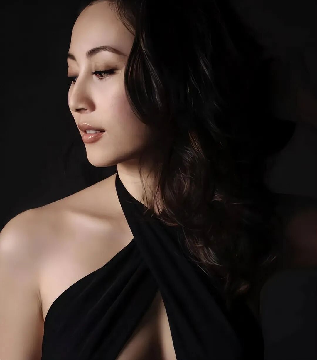 香港知名女星与20年好友绝交,曾控诉富豪父子对她提出古怪要求(组图) - 1