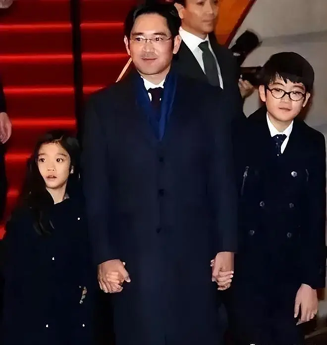 三星25岁废太子入伍！疑从小不成器被多所学校劝退大学没念完，放弃美籍回韩服役洗白黑历史？（组图） - 11