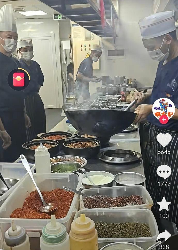 汪小菲脸都要笑眯了！麻六记后厨突然爆火，全靠西贝“反向自证”（组图） - 12