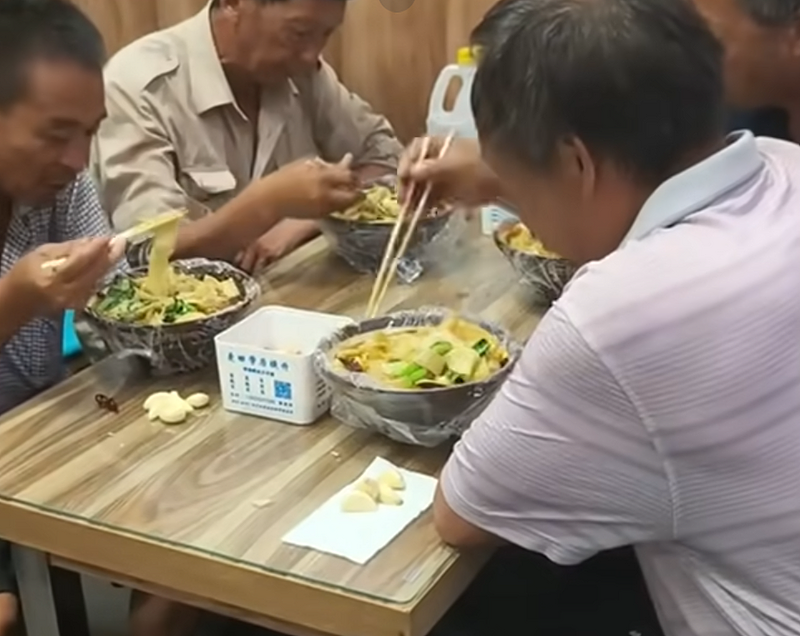 悲惨！河北4男找呒头路沿途讨食，中国网友叹：政府去哪了（组图） - 1