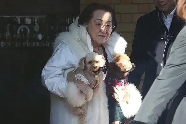 日本传奇占卜“女魔头”20岁成银座妈妈桑，嫁给85岁痴呆老头，压榨国宝级歌手4亿！（组图） - 6