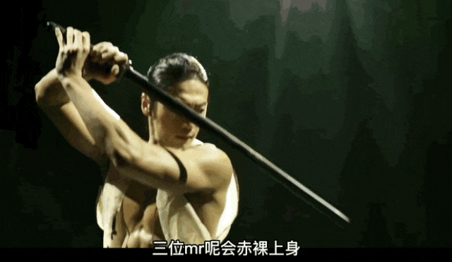贴脸自拍、脱衣热舞…男色经济,正围猎女性欲望(组图) - 5