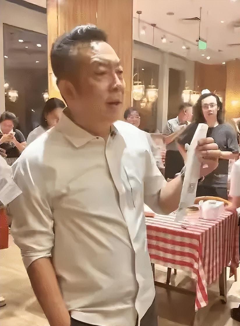 汪小菲脸都要笑眯了！麻六记后厨突然爆火，全靠西贝“反向自证”（组图） - 3