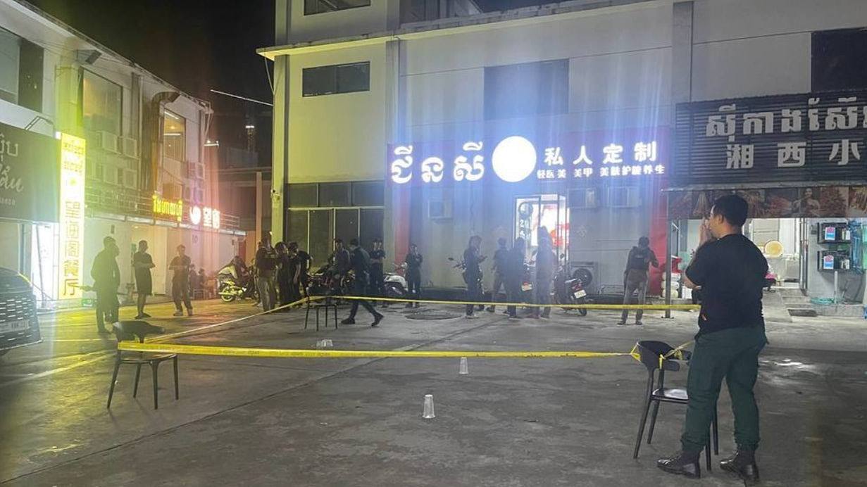 柬埔寨两批中国人街头枪战,路人惊慌逃窜,警拘47人疑涉商业纠纷(组图) - 1