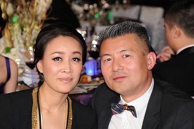 那英老公被曝出轨！与年轻女子牵手回别墅，那英多次维护成笑话（组图） - 16