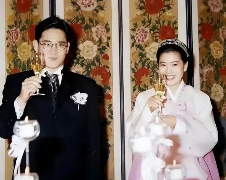 三星25岁废太子入伍！疑从小不成器被多所学校劝退大学没念完，放弃美籍回韩服役洗白黑历史？（组图） - 5