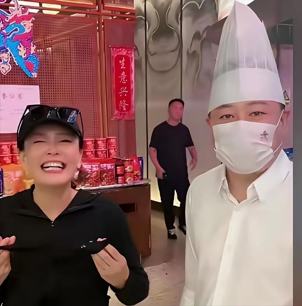 汪小菲脸都要笑眯了！麻六记后厨突然爆火，全靠西贝“反向自证”（组图） - 14