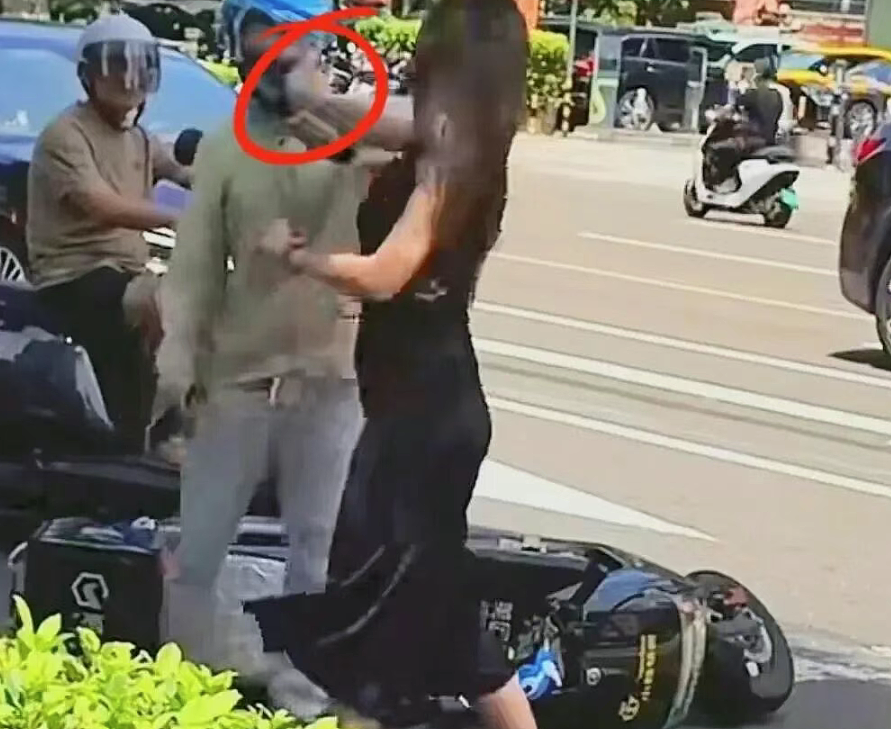“小仙女”暴打外卖员后“摇人”替自己顶包？恶臭嘴脸和生活照对比太反差（组图） - 17
