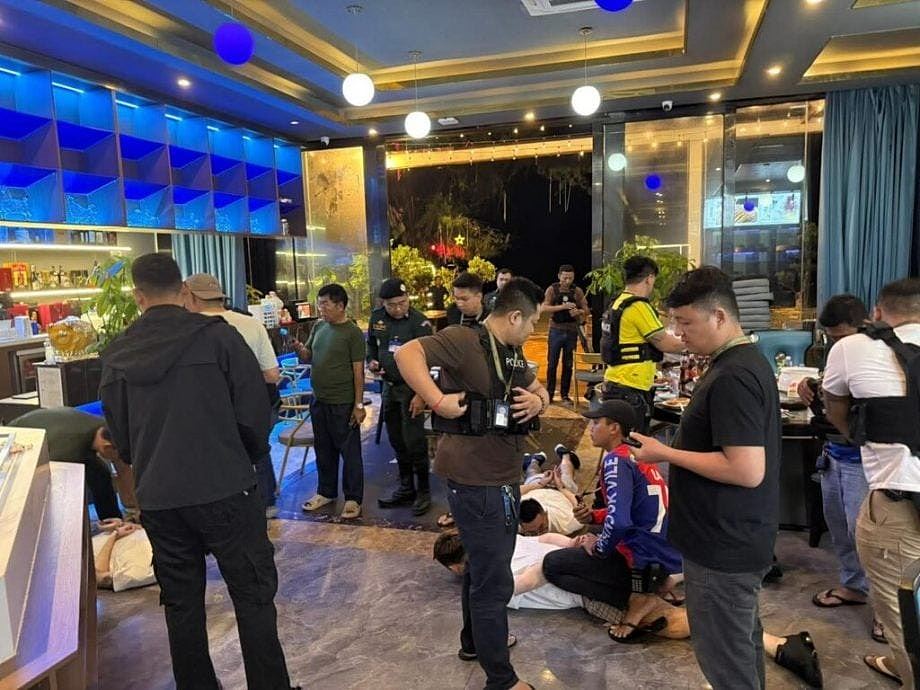 柬埔寨两批中国人街头枪战,路人惊慌逃窜,警拘47人疑涉商业纠纷(组图) - 2