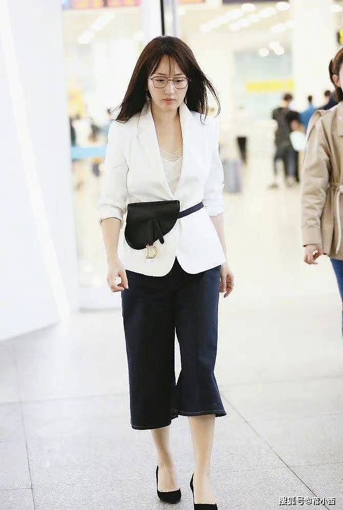 路人镜头下的杨钰莹，54岁无美颜、无滤镜（组图） - 9