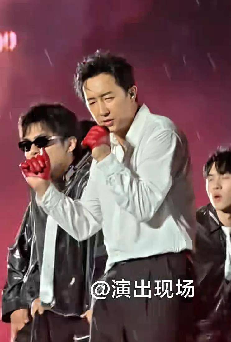 韩庚演唱会被嘲吃相难看,身材像黄渤,跳不动了(组图) - 7