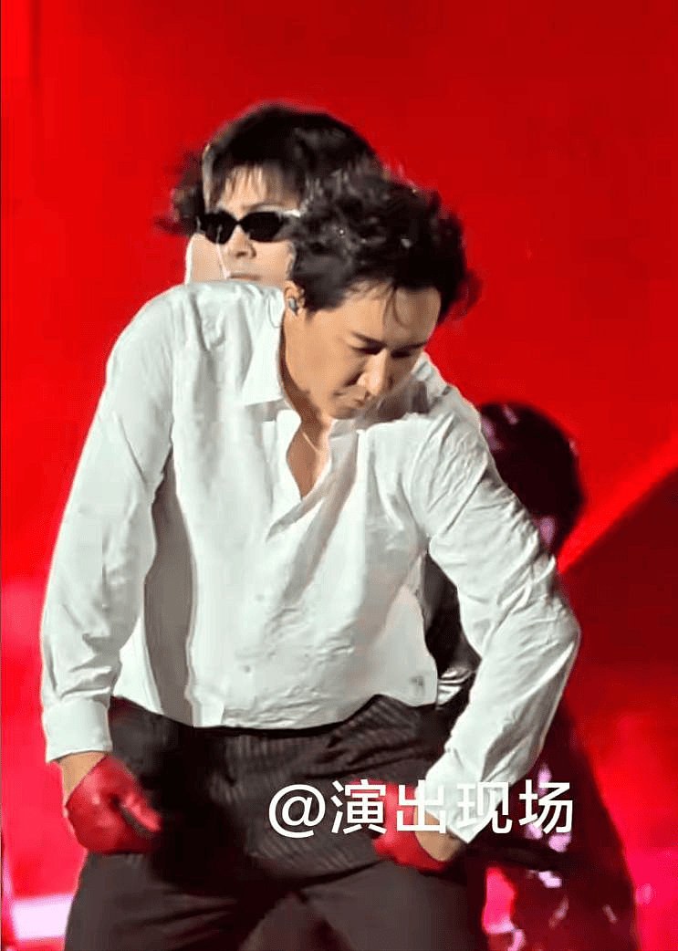 韩庚演唱会被嘲吃相难看,身材像黄渤,跳不动了(组图) - 6
