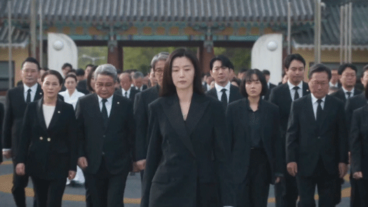 震惊全球！全智贤复出竞选韩国总统！全网刷屏支持！耗资700亿，新剧《暴风圈》杀疯了（组图） - 2