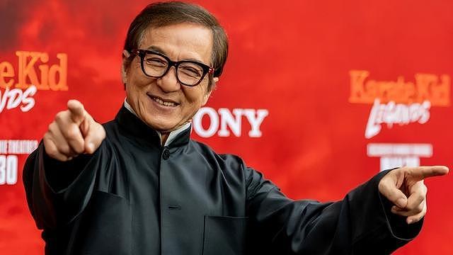 71岁成龙突然高调官宣喜讯，这个特殊身份，整个娱乐圈都羡慕不来（组图） - 2