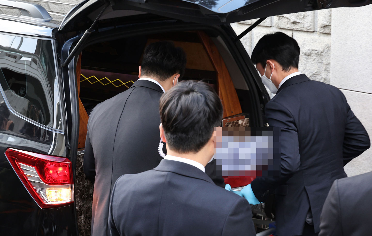 独裁者全斗焕死后4年仍未下葬！骨灰瓮只能放自家庭院（组图） - 1