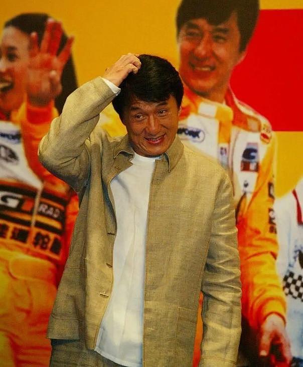 71岁成龙突然高调官宣喜讯，这个特殊身份，整个娱乐圈都羡慕不来（组图） - 9
