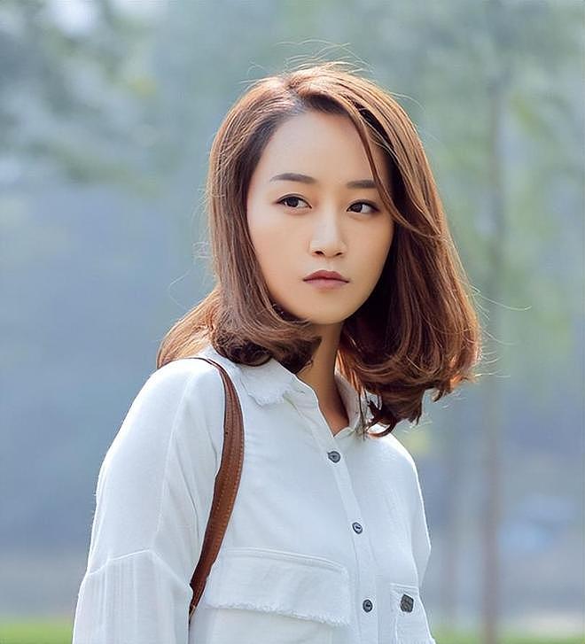 “自带苦相”的5位女星越看越丧,五官漂亮却演啥都苦情,太吃亏(组图) - 10