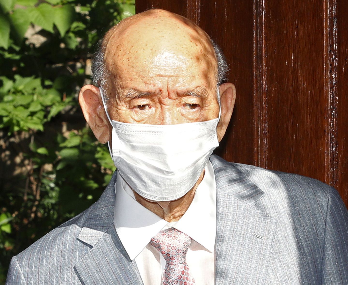 独裁者全斗焕死后4年仍未下葬！骨灰瓮只能放自家庭院（组图） - 2