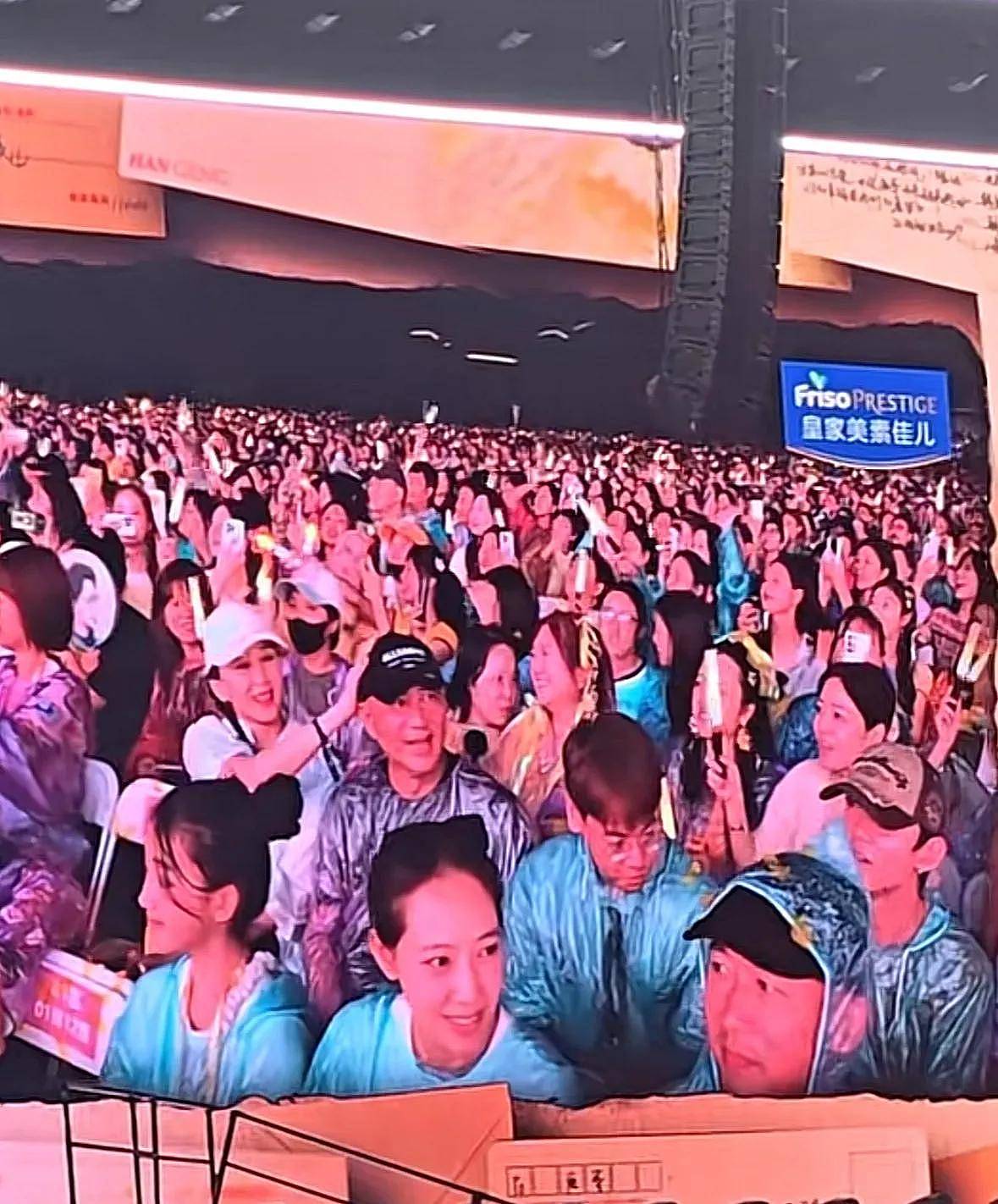 韩庚演唱会被嘲吃相难看,身材像黄渤,跳不动了(组图) - 24