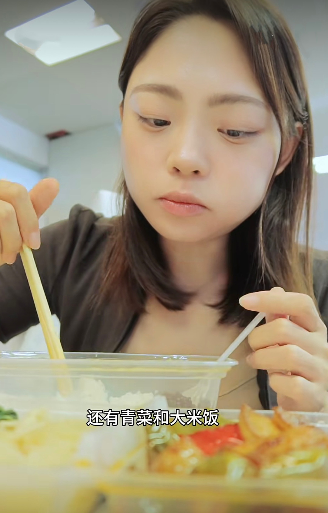 “仙女管”插胃,正毁掉年轻女孩(组图) - 4