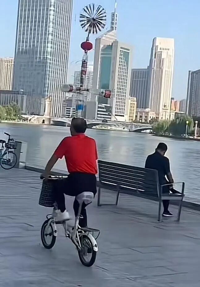 【爆笑】“巴黎世家8200新包撞脸塑料袋…？”啊啊啊果然奢侈品不坑穷人（组图） - 56
