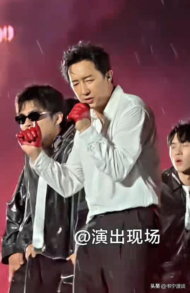 韩庚演唱会被嘲吃相难看！脸僵像王阳身材像黄渤，舞都跳不动了（组图） - 6