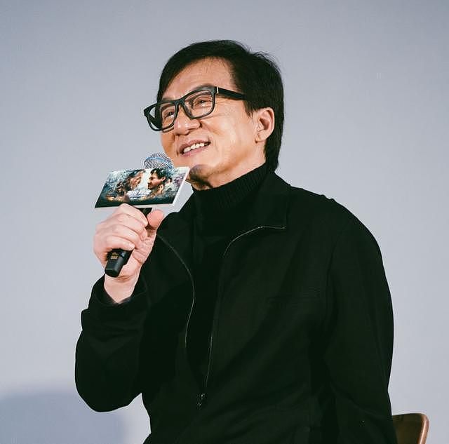 71岁成龙突然高调官宣喜讯，这个特殊身份，整个娱乐圈都羡慕不来（组图） - 3