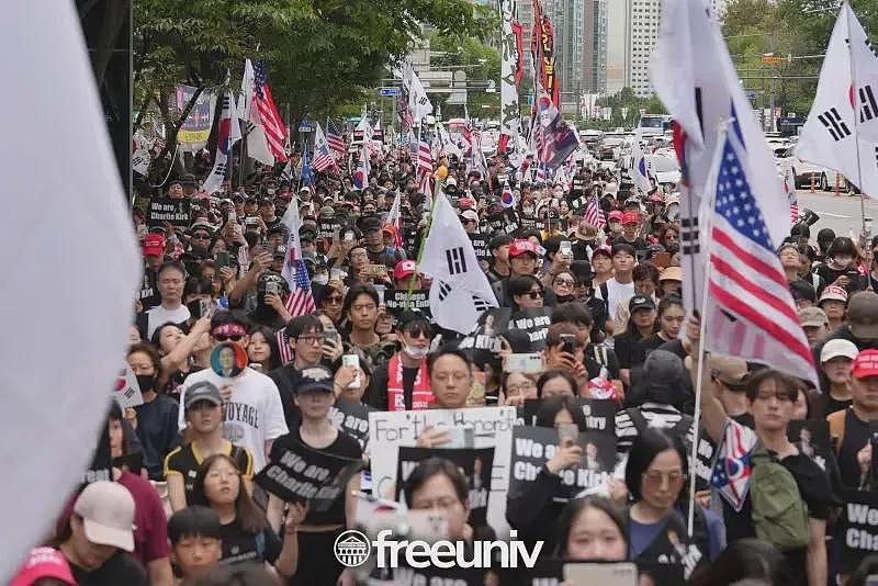 柯克遇刺身亡，大批韩国民众上街游行！反对中国游客免签入境（视频/组图） - 1