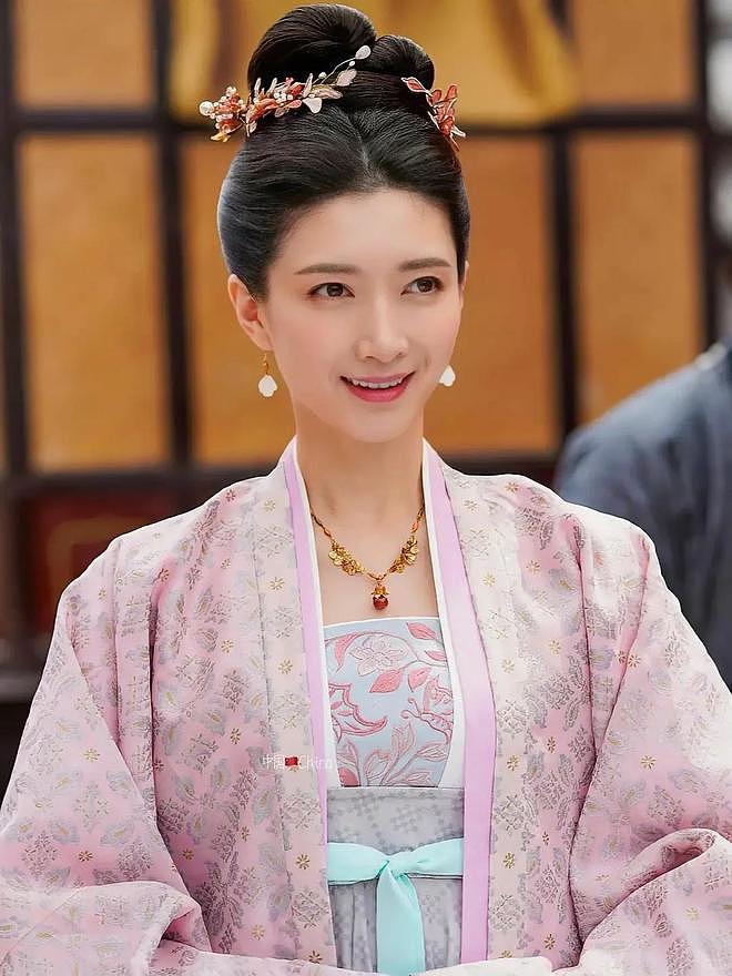 “自带苦相”的5位女星越看越丧,五官漂亮却演啥都苦情,太吃亏(组图) - 35