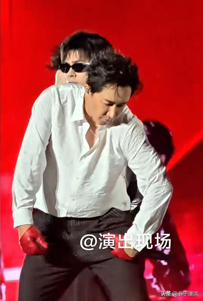 韩庚演唱会被嘲吃相难看！脸僵像王阳身材像黄渤，舞都跳不动了（组图） - 5