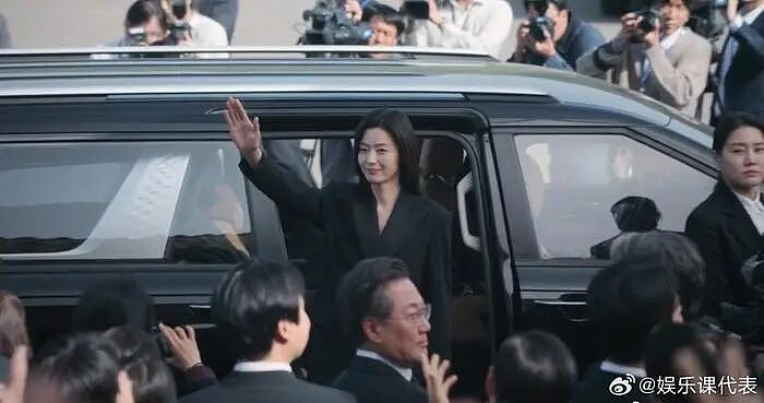 震惊全球！全智贤复出竞选韩国总统！全网刷屏支持！耗资700亿，新剧《暴风圈》杀疯了（组图） - 3