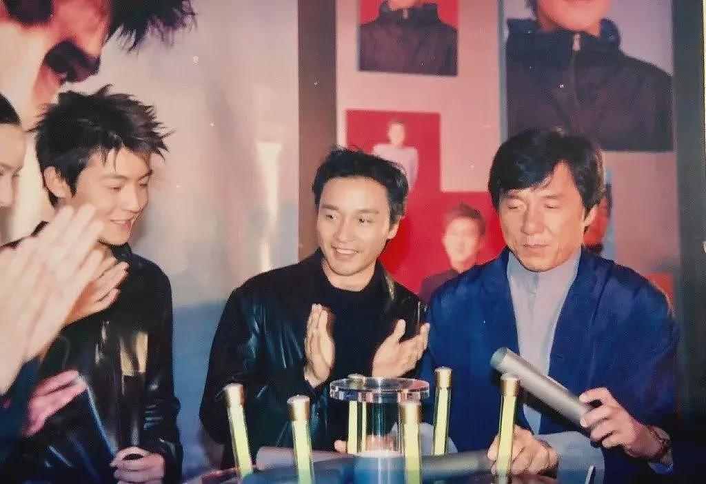 陈冠希又来温哥华了！ 网友接力偶遇， 生图曝光！ 断崖式衰老是真的吗（组图） - 22