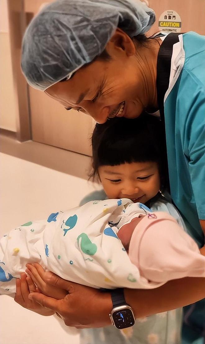 港星58岁妻子生二胎5天花掉近10万，经济压力大不会再要三胎（组图） - 9