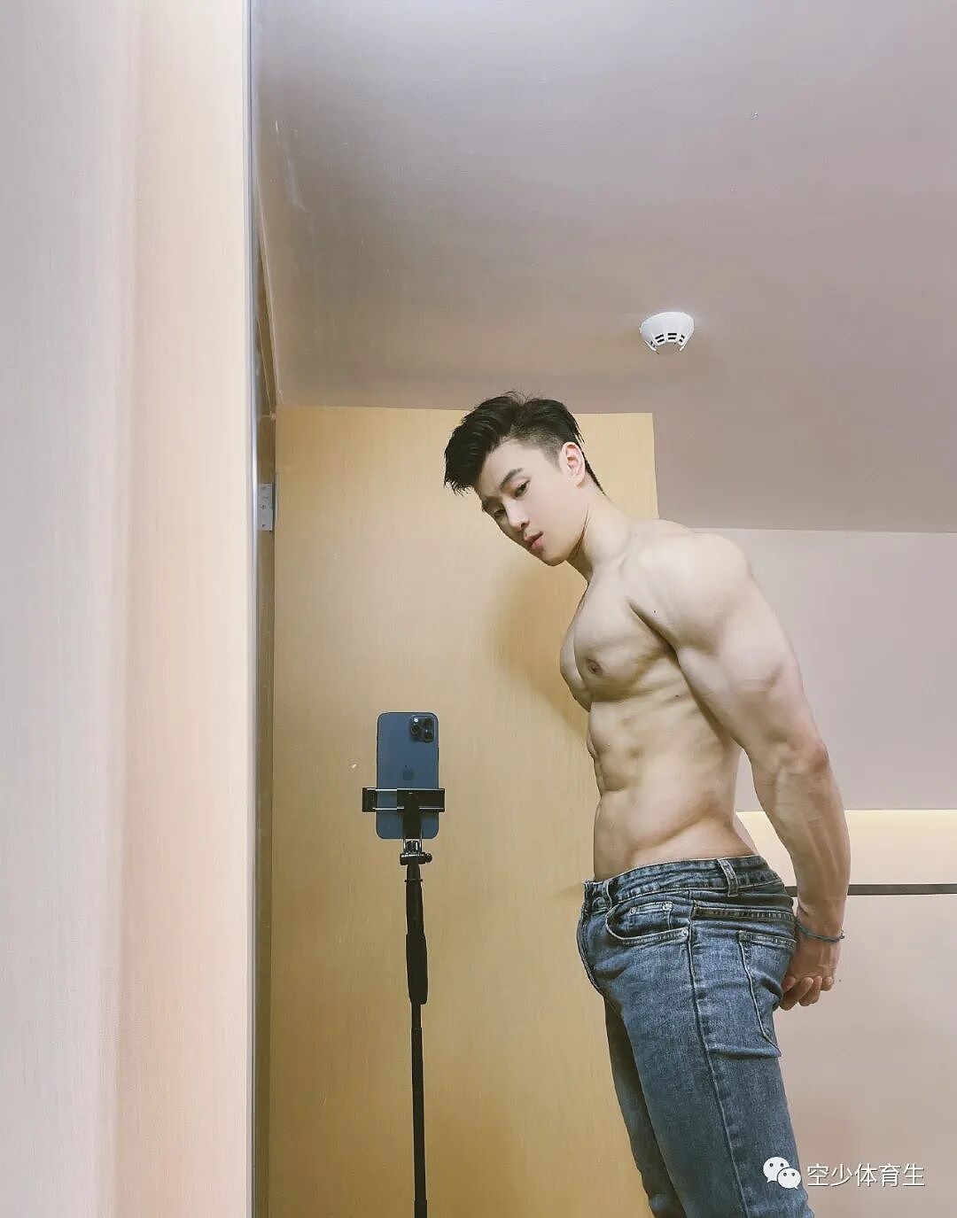 【帅哥】颜值高，身材好，健身肌肉男孩真帅（组图） - 10