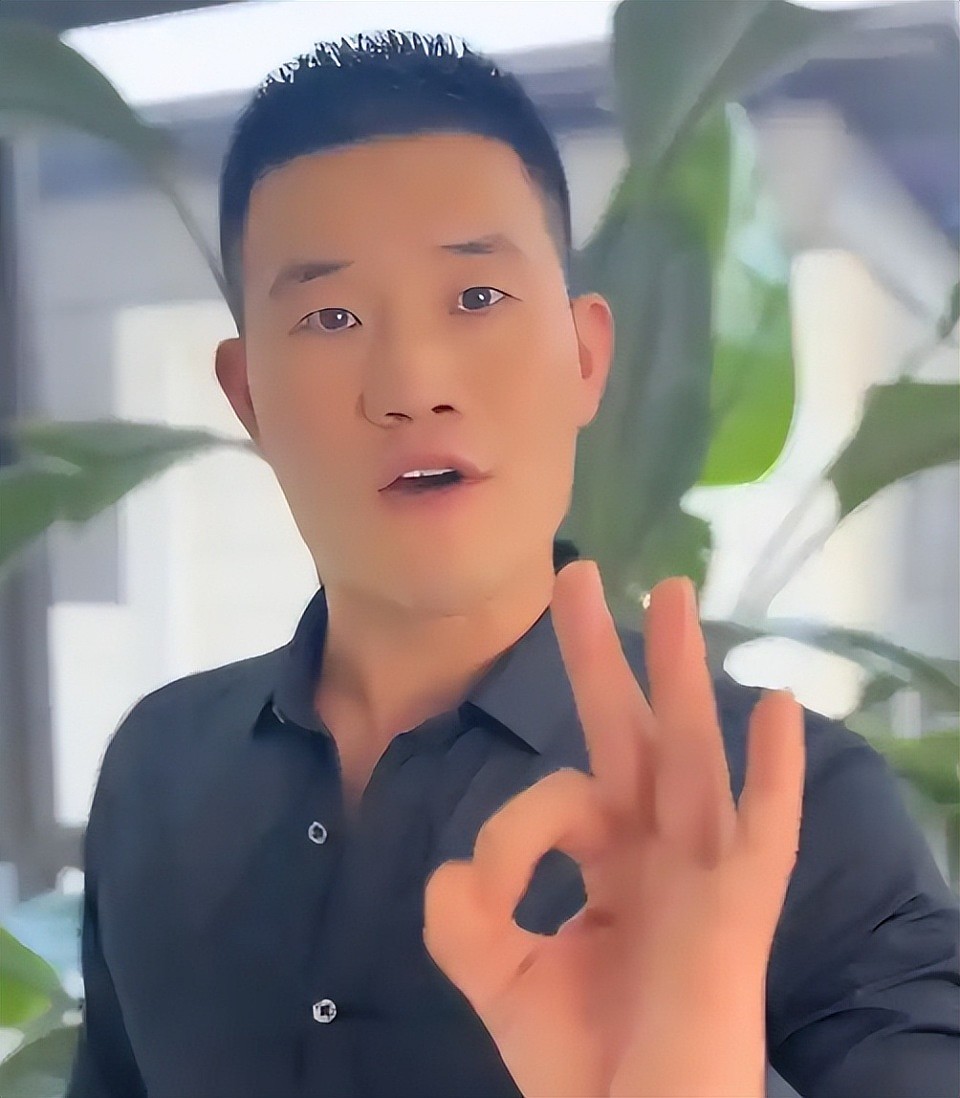 嘎子哥谢孟伟穿警服带货被举报，云南警方介入调查了（组图） - 8