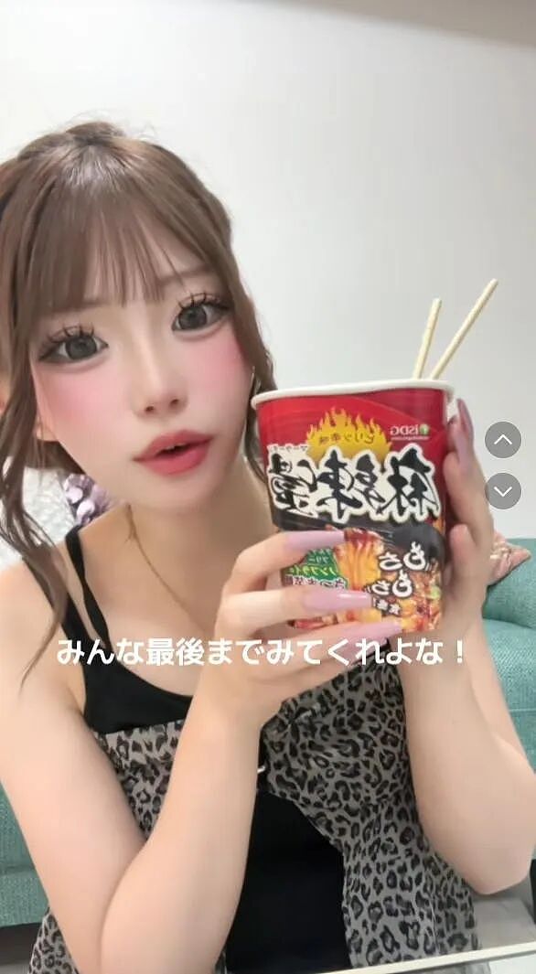 中式麻辣烫输出日本！樱花妹美美打扮排队出片，还专做麻辣烫评测...（组图） - 17